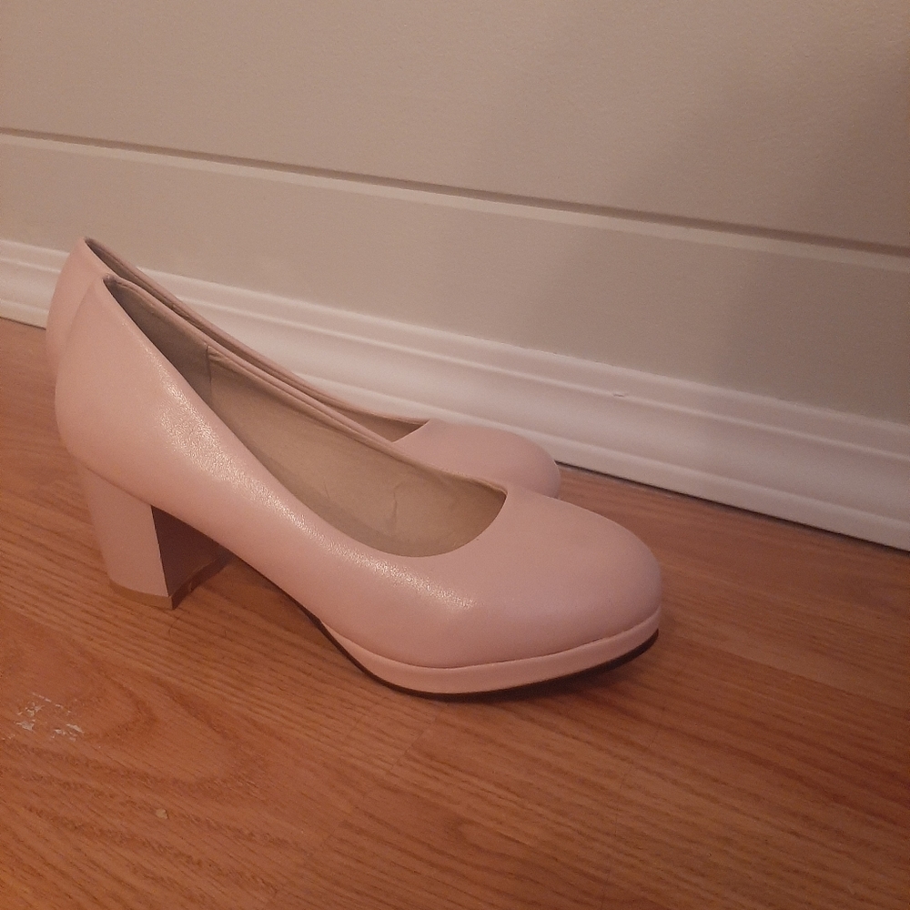 High heels - Picture 3 of 3